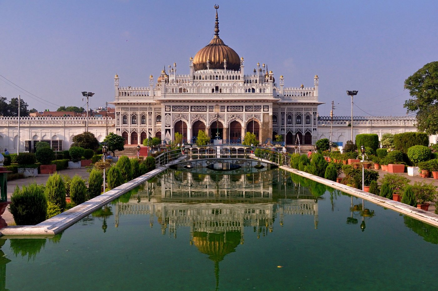 Delhi To Lucknow Tempo Travellers