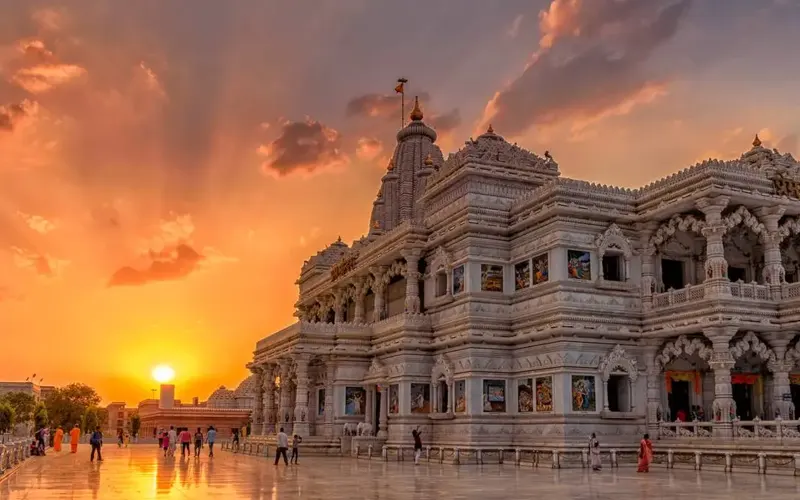 Delhi To Mathura Religious Tempo Travellers